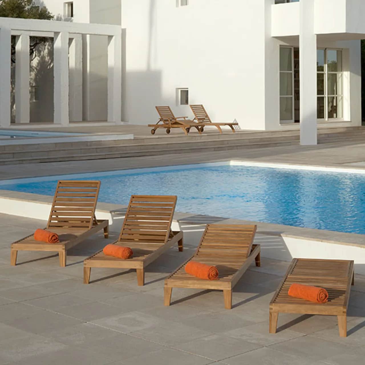 Barlow Tyrie Capri Base Loungers