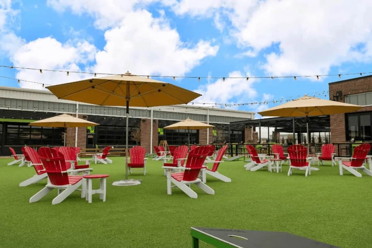 Frankford Greenwich 13' Octagonal Giant Market Umbrella | Beige Canopy Fabric