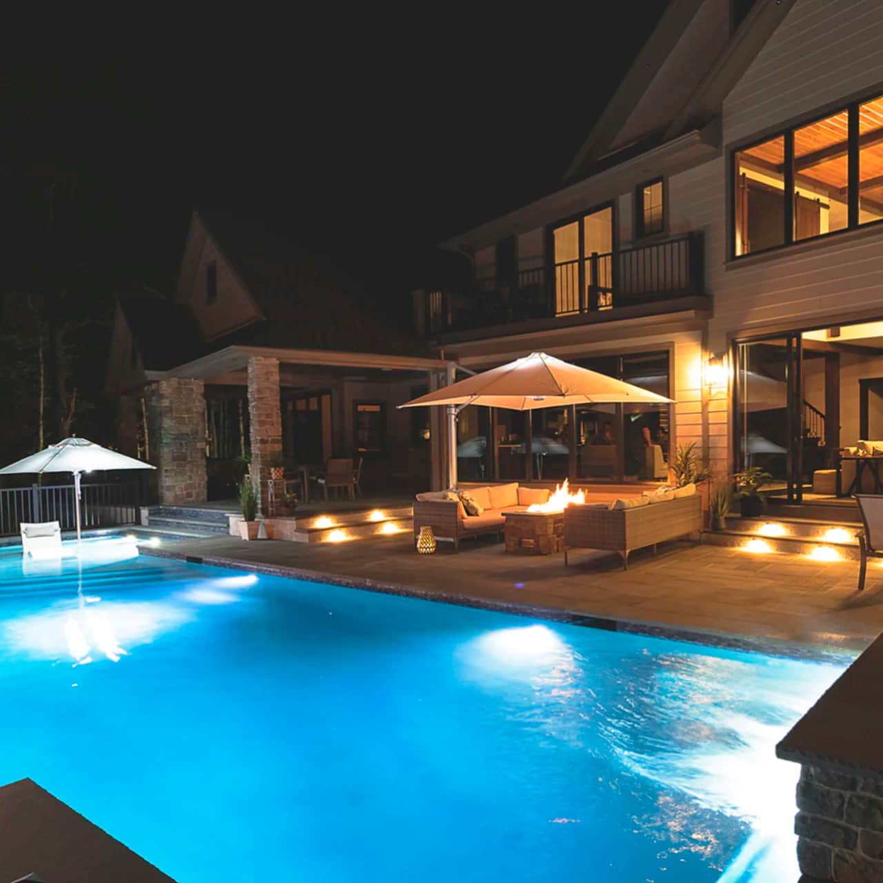 Frankford Eclipse 10' Square Cantilever Umbrella | White Canvas Fabric