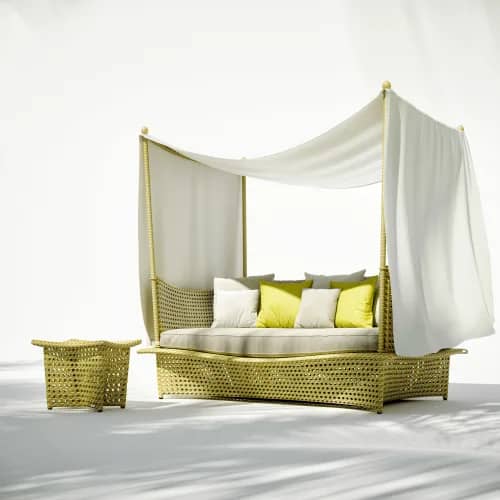 DAYDREAM Daybed & Side Table