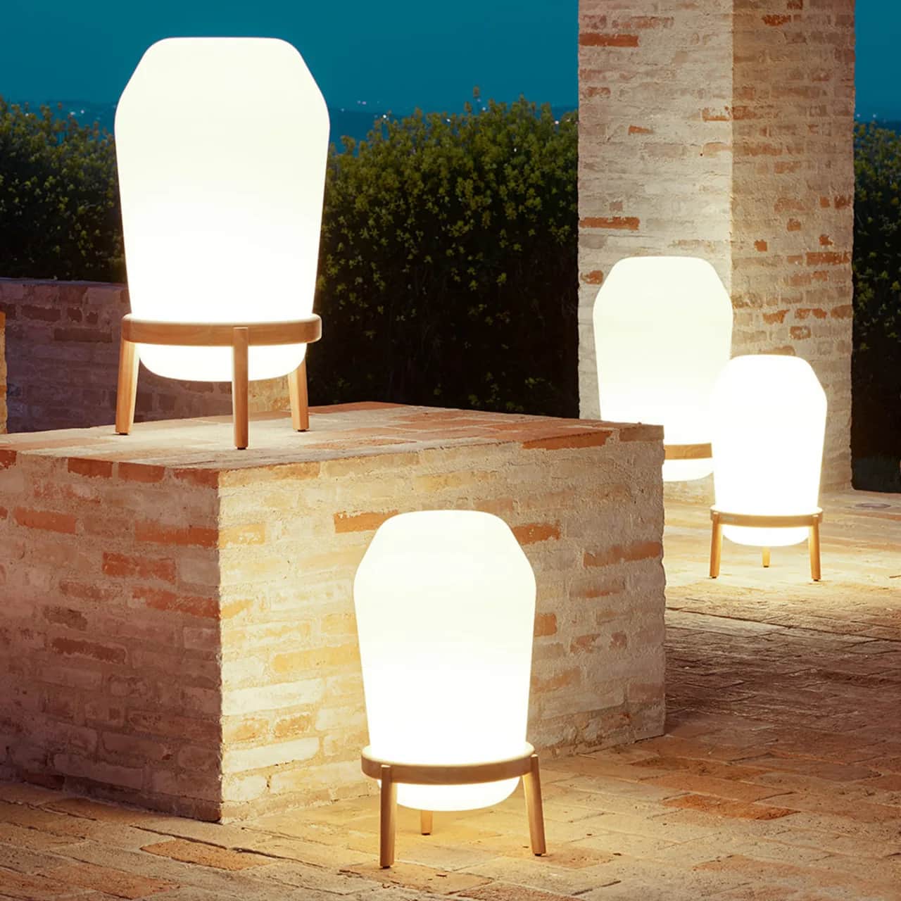 Assortment of LOON floor lamps (Courtesy of DEDON)