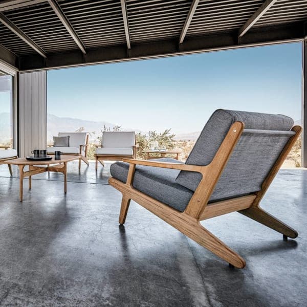 Gloster Bay Lounge Chairs & Coffee Table